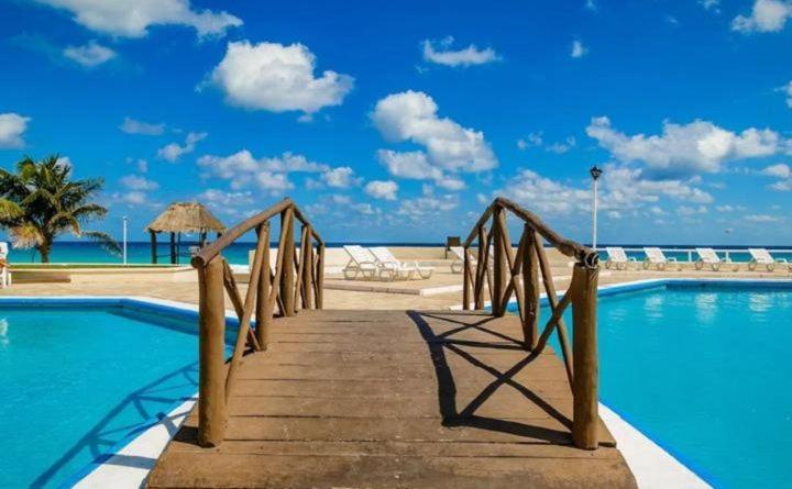 Beachfront Apartments カンクン エクステリア 写真