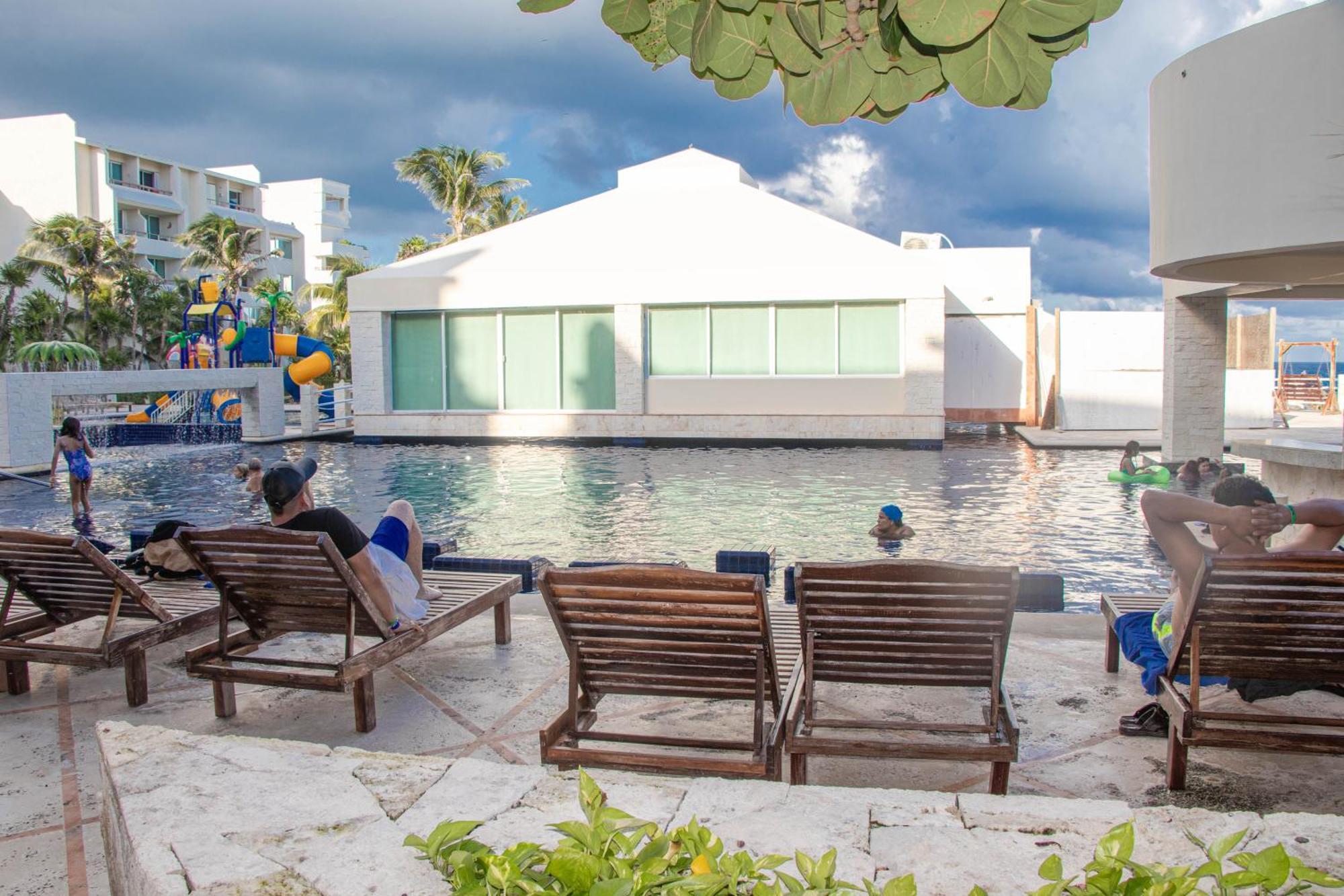 Beachfront Apartments カンクン エクステリア 写真