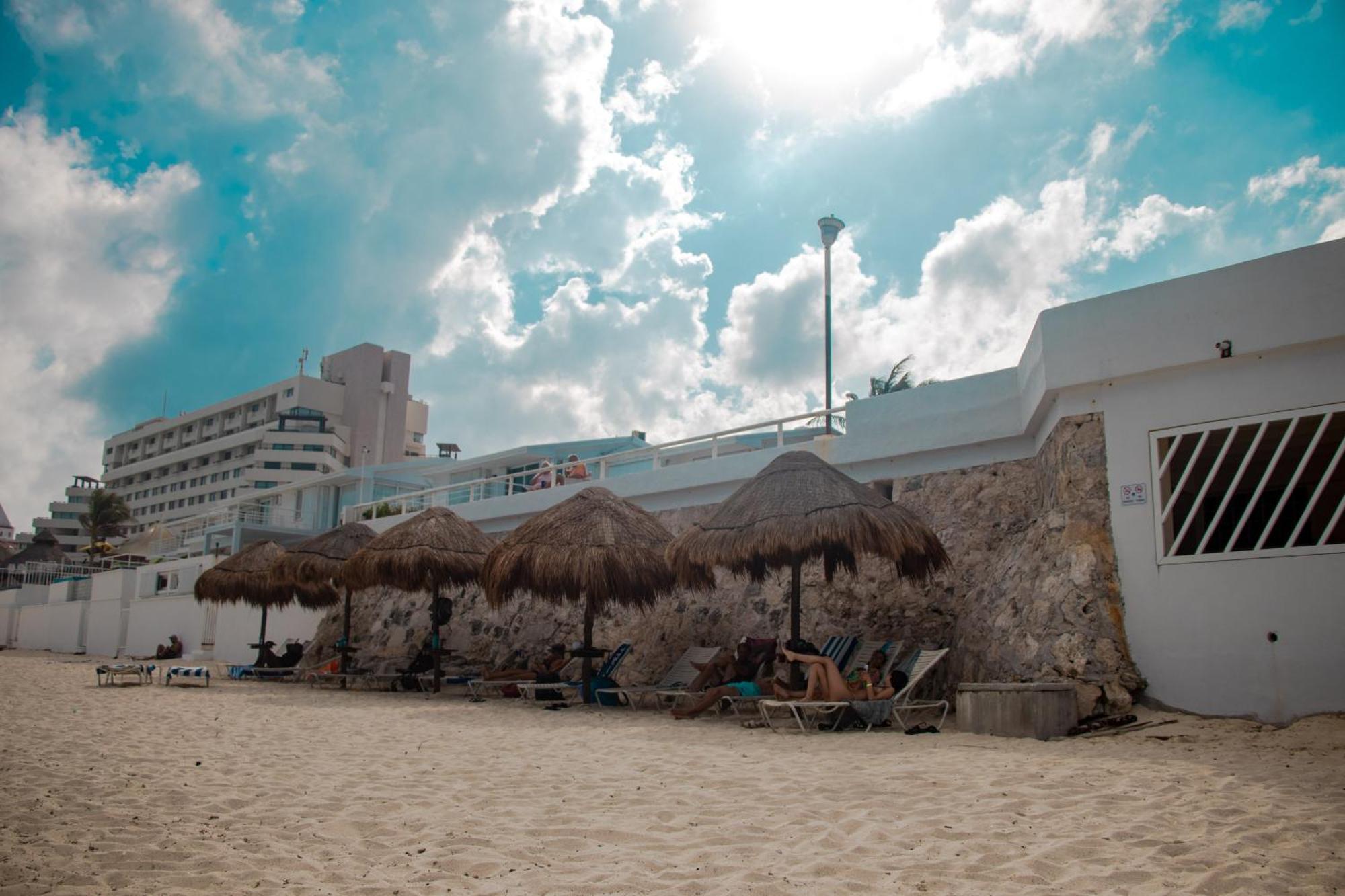 Beachfront Apartments カンクン エクステリア 写真