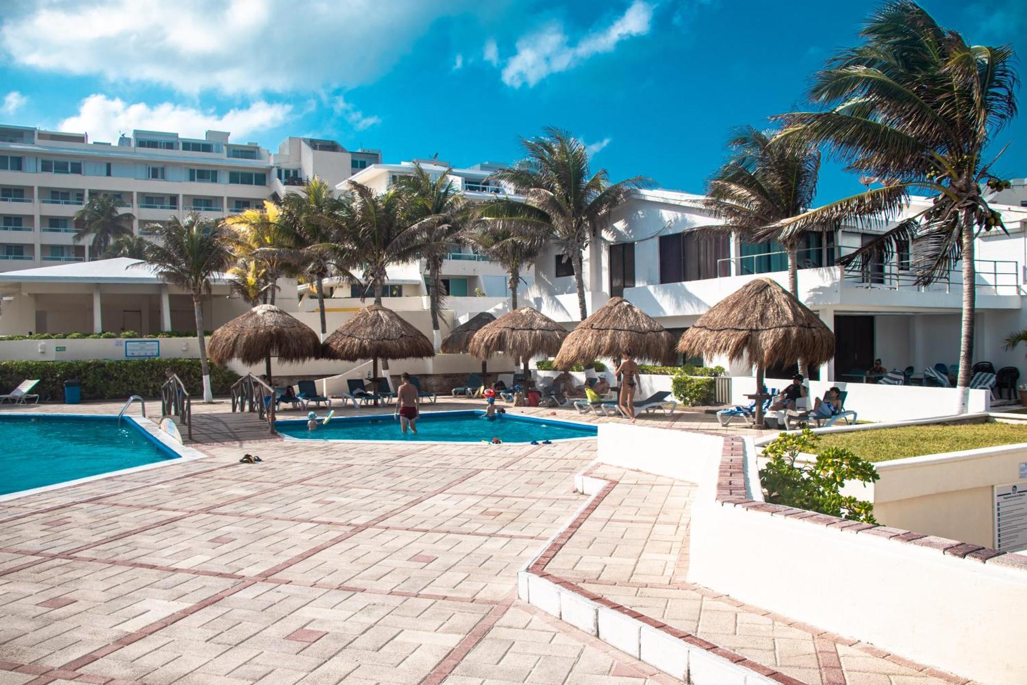 Beachfront Apartments カンクン エクステリア 写真