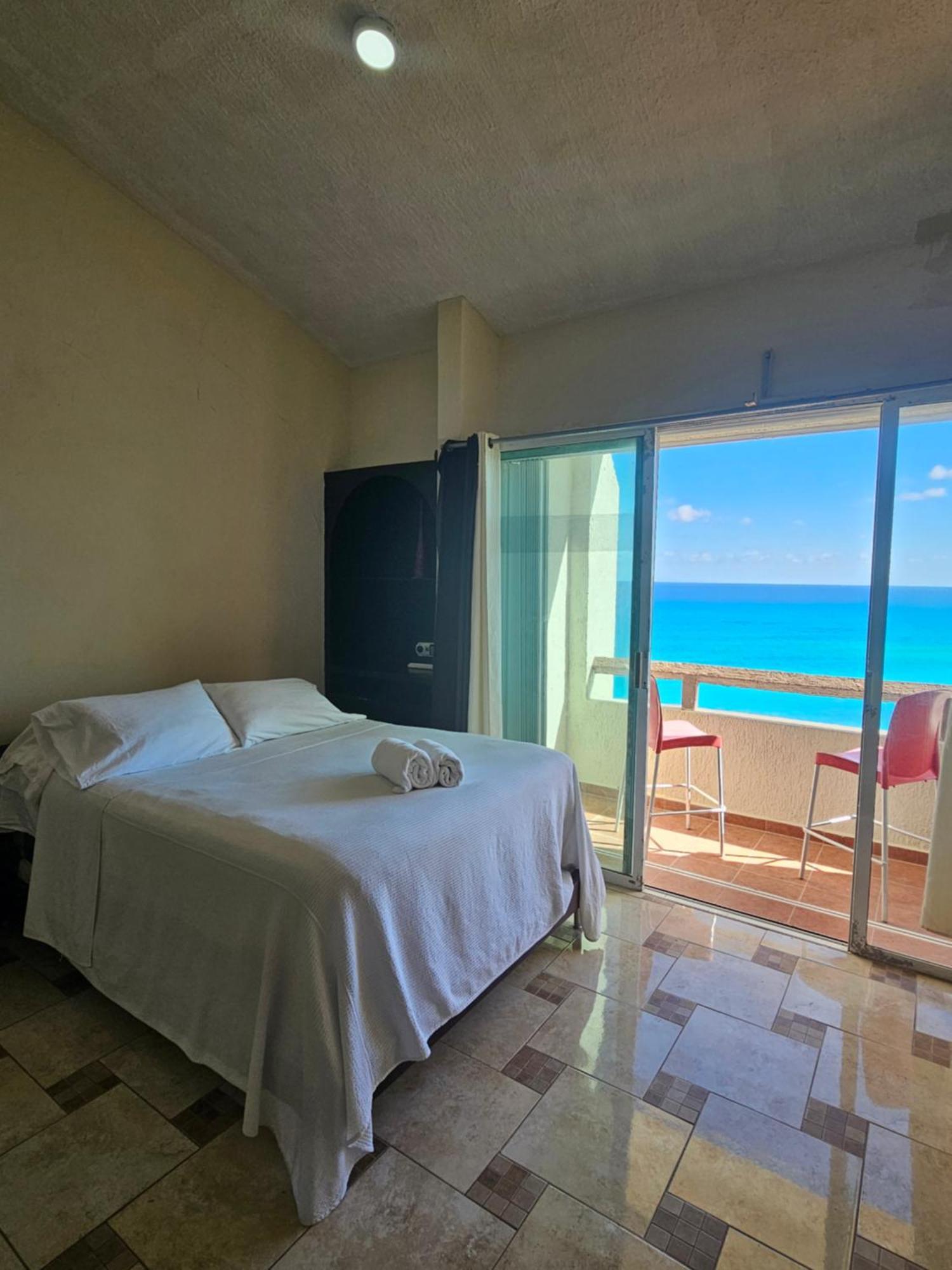 Beachfront Apartments カンクン エクステリア 写真